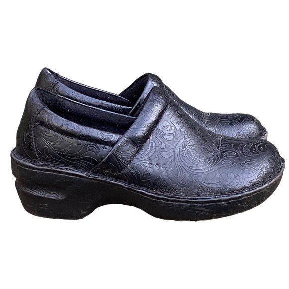 BOC Born Concept Peggy Black Paisley Embossed Vegan Leather Clogs Womens Size 7 - Picture 5 of 7